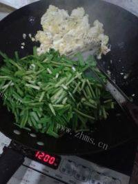 家常的韭菜炒鸡蛋做法图解3)