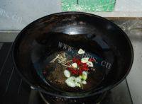 新疆风味葱爆羊肉做法图解3)