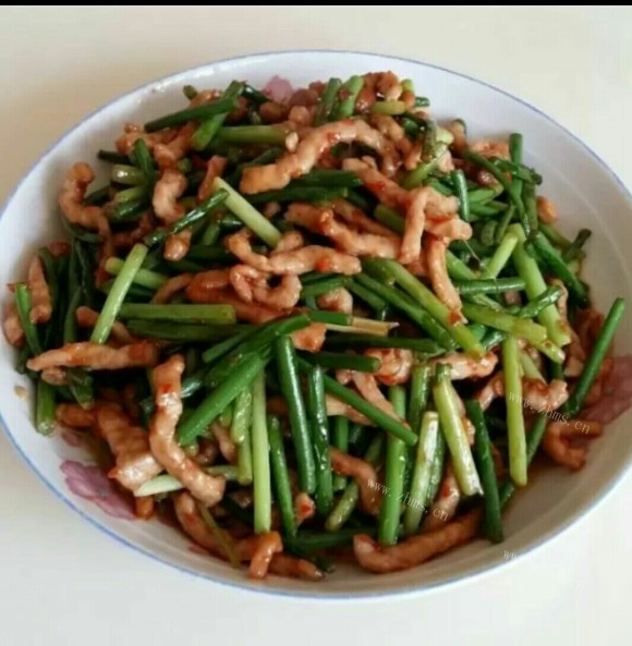 独特的蒜薹炒肉丝