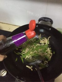 特色美食青椒肉丝做法图解7)