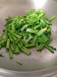 家常菜清炒芹菜做法图解8)