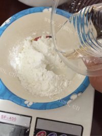 好吃的清甜苹果派做法图解7)