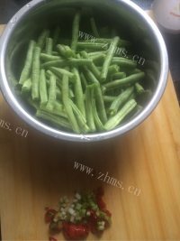 家常炒豆角做法图解1)