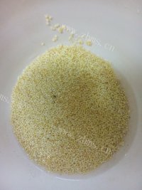 香糯爽滑的海参小米粥做法图解2)