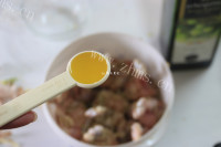 美味情人节香草烤鸡翅球做法图解11)
