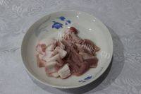常吃不腻的黄瓜炒肉片做法图解3)