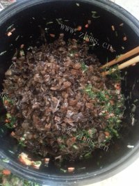 美味的玉米面杂粮包做法图解7)