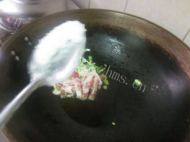 美味的韭菜炒肉做法图解6)