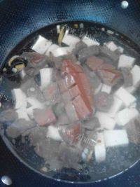 家常菜鸭血豆腐汤做法图解2)