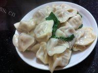 自己做的香菇猪肉饺