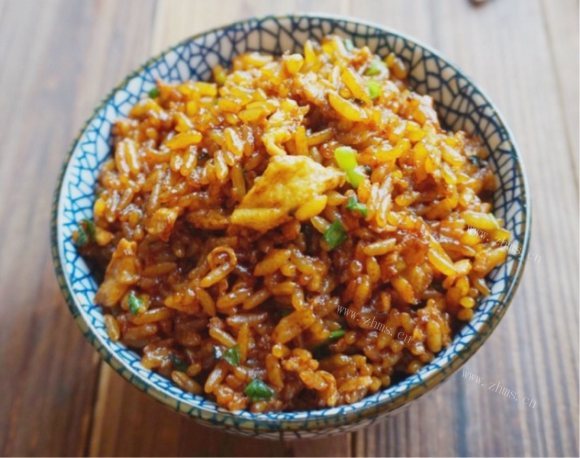 香气浓郁的酱油炒饭