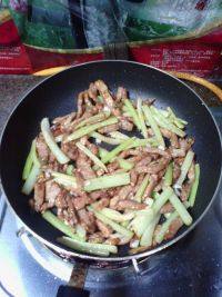 家常菜西芹炒肉