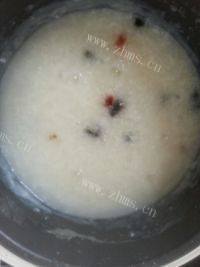 懒人版皮蛋瘦肉粥做法图解5)