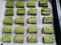 食欲满满的抹茶蔓越莓饼干做法图解12)