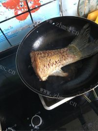 质嫩爽口的红烧鱼做法图解3)