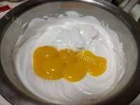 美味的草莓夏洛特蛋糕做法图解2)