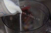 自制草莓酸奶做法图解1)