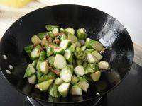 家常菜肉炒丝瓜做法图解6)