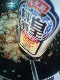 美味的多彩蛋炒饭做法图解7)