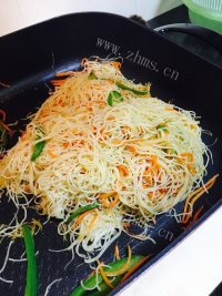 家常炒米粉做法图解11)