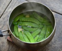 家常菜荷兰豆炒腊味做法图解3)
