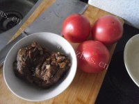 香喷喷的牛肉炖柿子做法图解1)