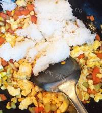 DIY蛋炒饭做法图解6)
