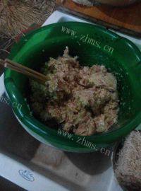 自己做的酸菜猪肉馅饺子做法图解3)