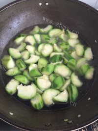 诱人的丝瓜汤做法图解4)