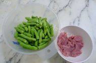 香鲜至极的肉片炒扁豆做法图解1)