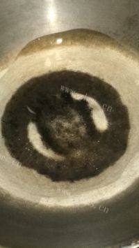 美味的蒜蓉秋葵做法图解4)