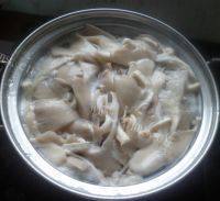 自制平菇炒肉片做法图解1)