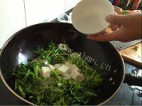 家常菜芹菜豆腐做法图解8)
