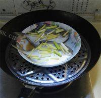 美味的清蒸海鱼做法图解3)