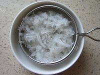 美味的冰糖雪梨炖燕窝做法图解3)