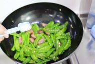 家常菜腊味荷兰豆做法图解9)