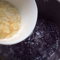 美味的紫薯百合银耳羹做法图解7)