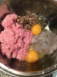美味的干蒸鲜虾烧麦做法图解9)