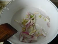 喷香的黑椒牛柳铁板饭做法图解9)