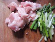 从此恋上芹菜炒肉做法图解3)