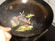 美味豆芽炒韭菜做法图解5)