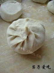 美味的白菜酱肉包子做法图解4)