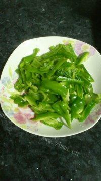 独特美味青椒炒香干做法图解2)