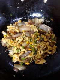 美味萝卜皮炒猪脸肉做法图解8)