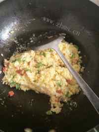 色味俱佳的蛋炒饭做法图解4)