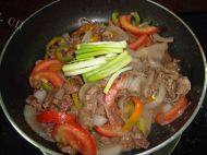 家常菜杂蔬炒牛肉