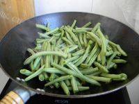 自己做的豆角炒肉做法图解7)