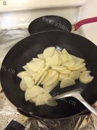 五味俱全的干锅土豆片做法图解7)