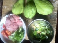 家常菜佛手瓜炒肉做法图解1)