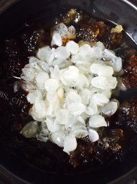 营养的桃胶皂米银耳羹做法图解5)